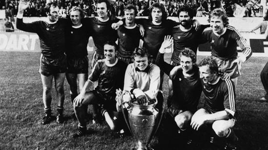 拜仁全队夺取1974年的欧冠冠军