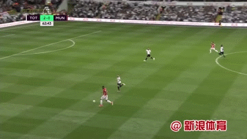 马夏尔弧线球射门偏出